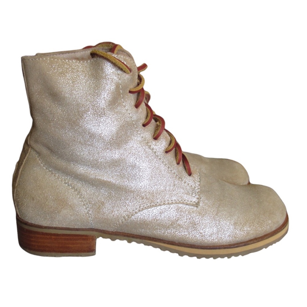 Gee WaWa Jim Barnier Lace up Distressed Boots